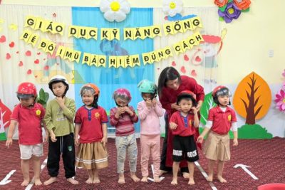 Sinh hoạt chuyên môn theo nghiên cứu bài học: Nâng cao hiệu quả tiết dạy kỹ năng sống “Đội mũ bảo hiểm cho bé”