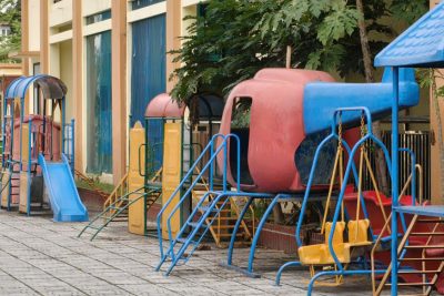 TRƯỜNG MẦM NON THANH CHÂU PHUN THUỐC DIỆT MUỖI PHÒNG BỆNH TRUYỀN NHIỄM CHO TRẺ